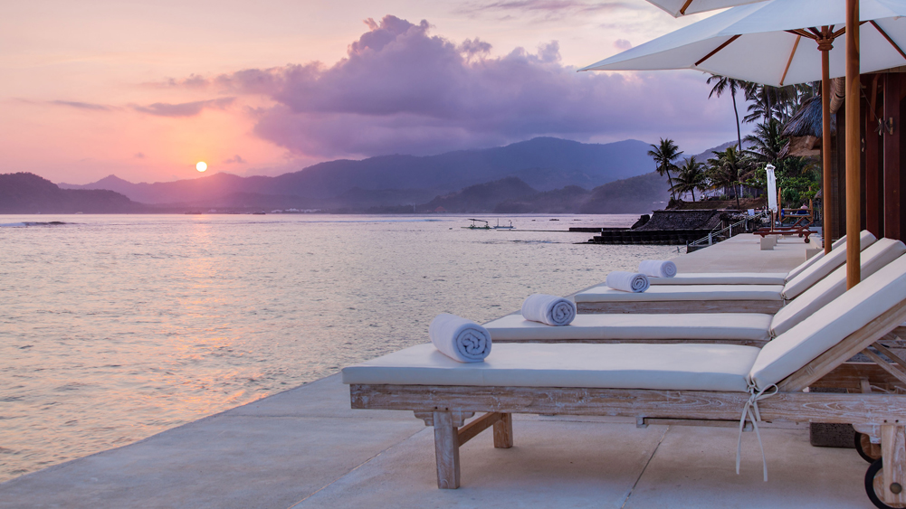 Villa Tirta Nila - Relaxing ocean deck with breathtaking view of the sunset